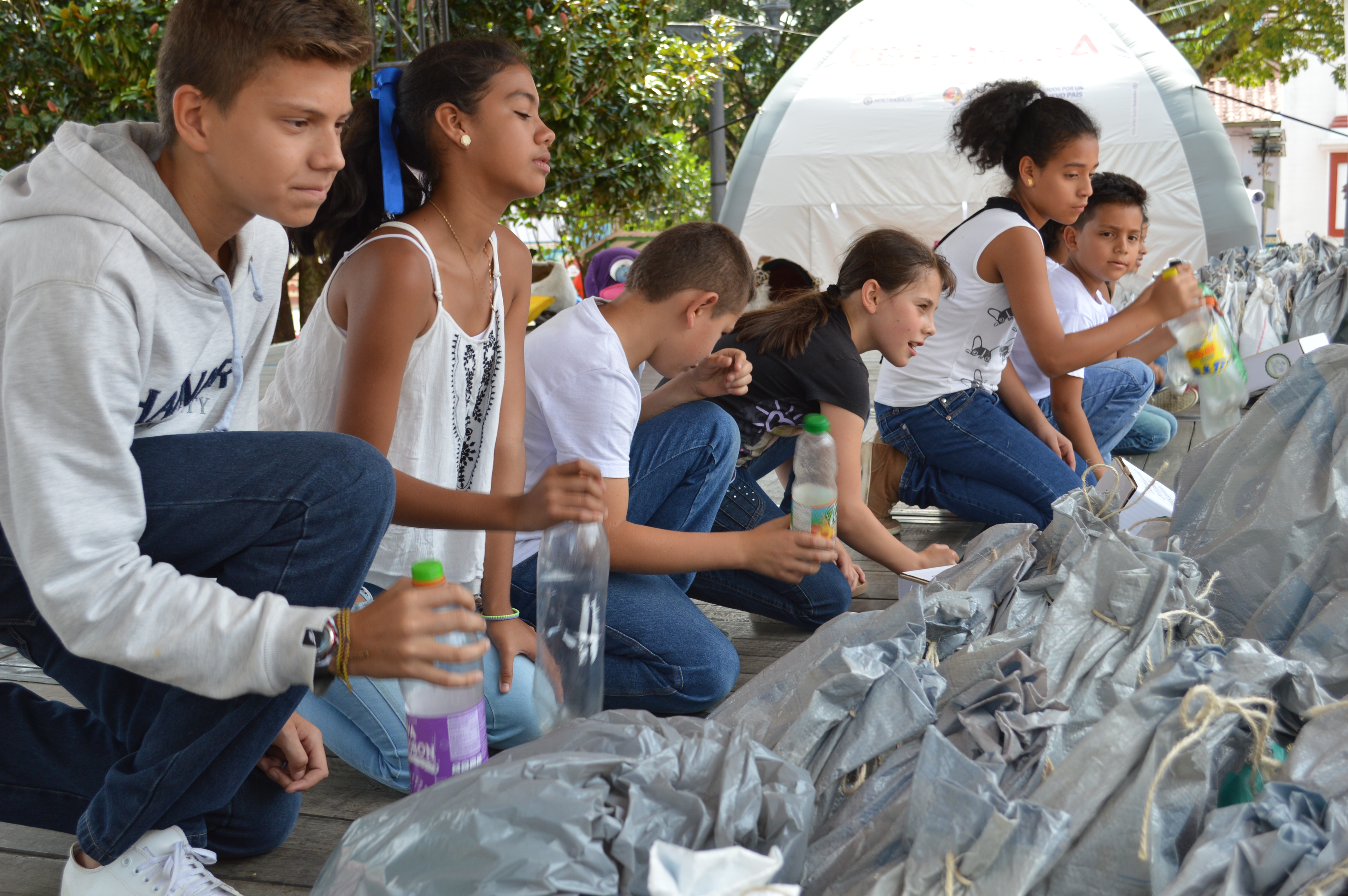 Niños de la Institución Educativa Nuestra del Pilar participaron de las olimpiadas de la cultura ambiental.