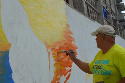 Unidad deportiva se llena de color con el mural “Movimiento Niño”