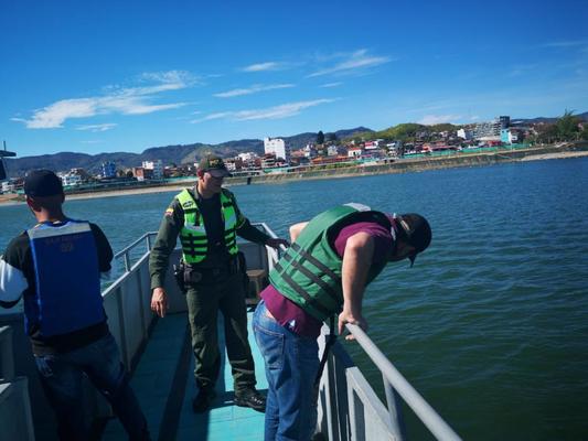 Autoridades realizaron controles a embarcaciones que prestan servicio público de transporte