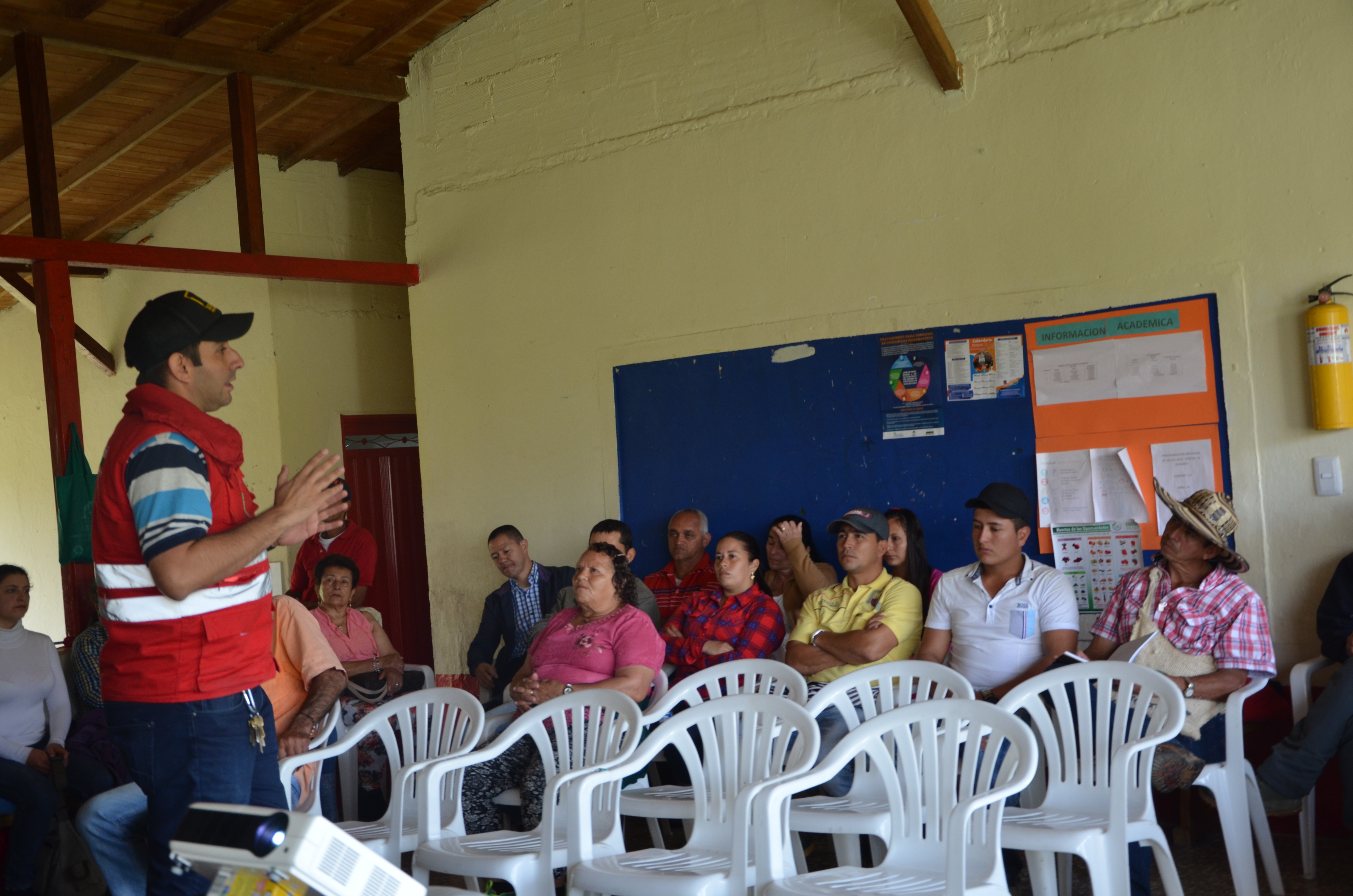 Comunidad de la Vereda El Rosario  se informó sobre las obras de mejoramiento la vía Caza Diana – La Pava